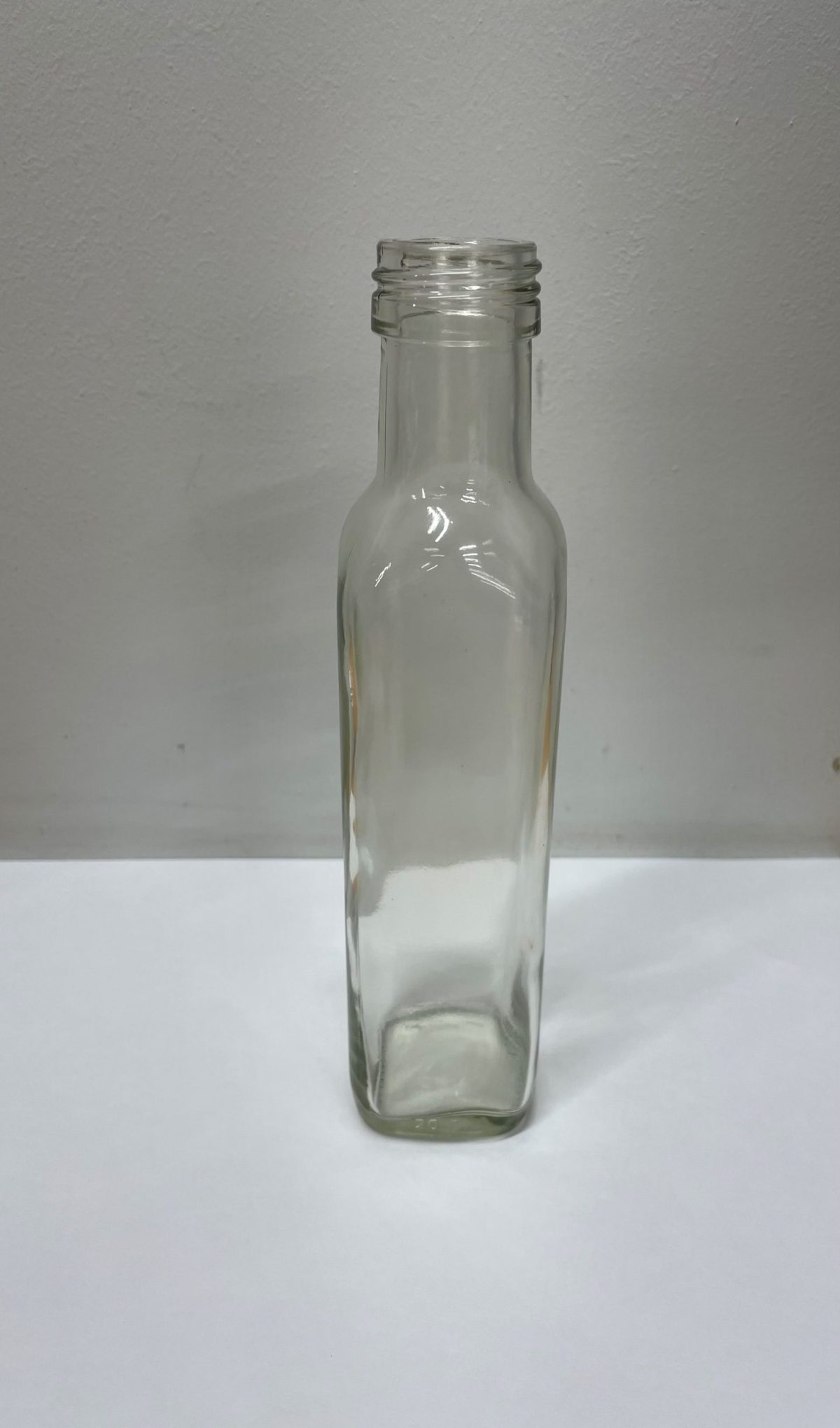 Bot. Aceite 200 Cuadrada B/S 31.5 x 18 - Imagen 1